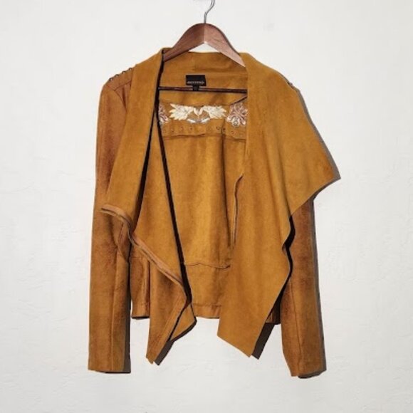 Shyanne Women's Crop Faux Leather Zip Jacket in size Medium - Picture 3 of 7